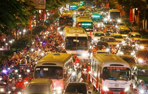 Tình trạng ùn tắc thường xuyên xảy ra ở các tuyến đường quanh sân bay Tân Sơn Nhất. Ảnh: Tiến Thành.