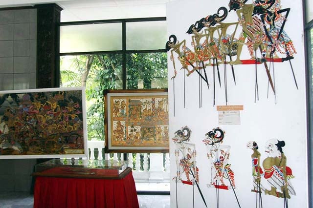 Bảo tàng Fatahillah với rất nhiều cái hiện vật quý giá được trưng bày