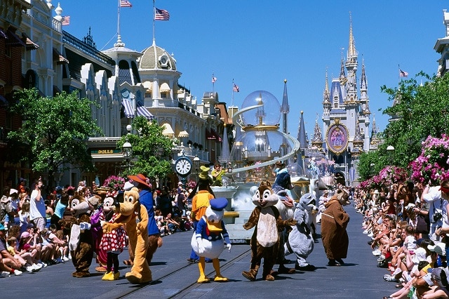 Walt Disney World Magic Kingdom luôn có nhiều người ghé thăm
