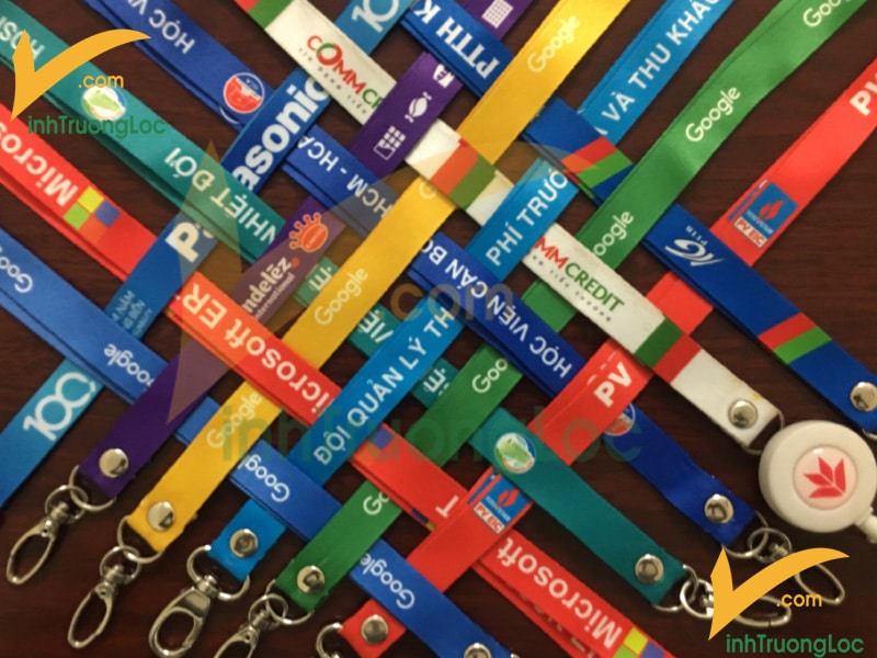 Vì sao dây đeo thẻ không thể thiếu trong môi trường làm việc?